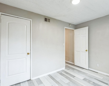 20600 Bonanza St - Photo Thumbnail 9