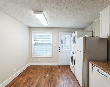 20600 Bonanza St - Photo Thumbnail 1
