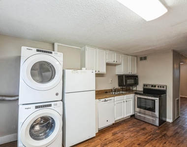 20600 Bonanza St - Photo Thumbnail 2