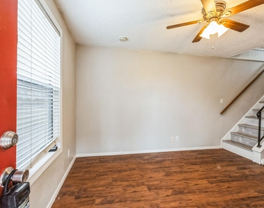 20600 Bonanza St - Photo Thumbnail 3