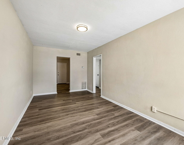 1627 E 9th Street - Photo Thumbnail 4