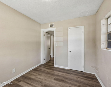 1627 E 9th Street - Photo Thumbnail 12