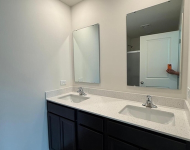 347 Summit Circle - Photo Thumbnail 13