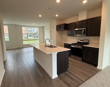 347 Summit Circle - Photo Thumbnail 1