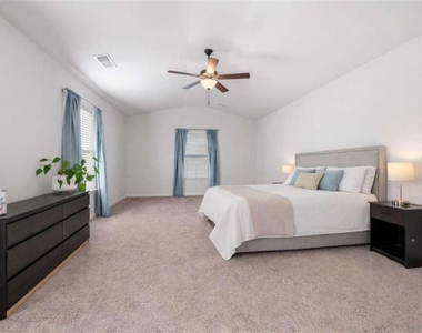 925 Lakehaven Lane - Photo Thumbnail 12