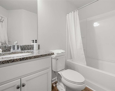 925 Lakehaven Lane - Photo Thumbnail 18