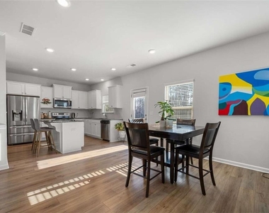 925 Lakehaven Lane - Photo Thumbnail 6