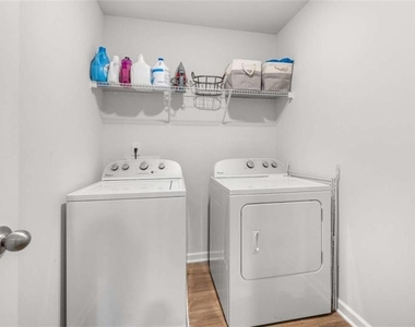 925 Lakehaven Lane - Photo Thumbnail 21