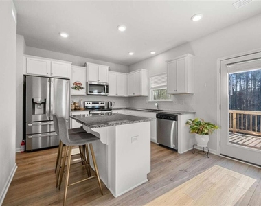 925 Lakehaven Lane - Photo Thumbnail 3
