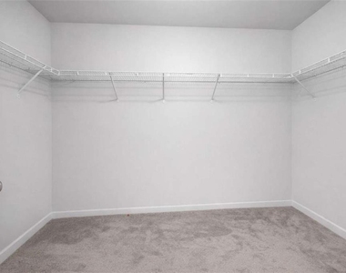 925 Lakehaven Lane - Photo Thumbnail 15