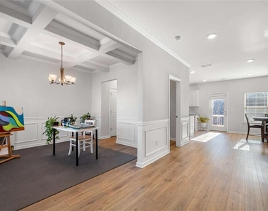 925 Lakehaven Lane - Photo Thumbnail 1