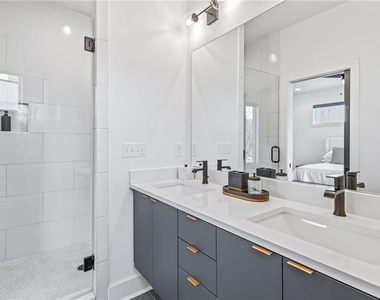 2424 Memorial Drive Se - Photo Thumbnail 16