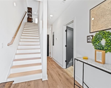2424 Memorial Drive Se - Photo Thumbnail 11