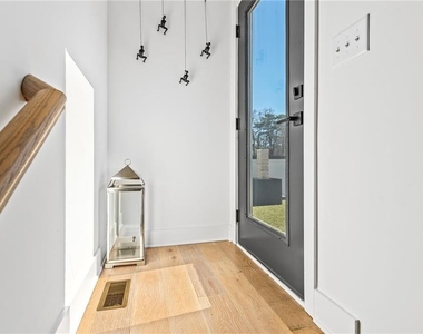 2424 Memorial Drive Se - Photo Thumbnail 25