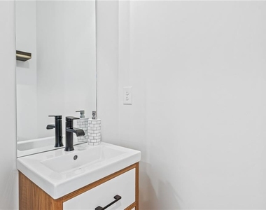 2424 Memorial Drive Se - Photo Thumbnail 26