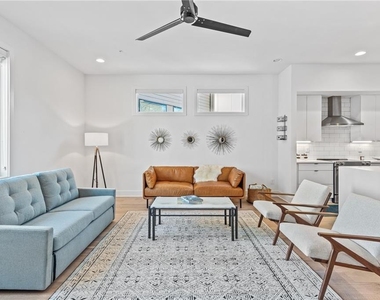 2424 Memorial Drive Se - Photo Thumbnail 6
