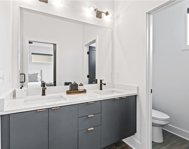 2424 Memorial Drive Se - Photo Thumbnail 17