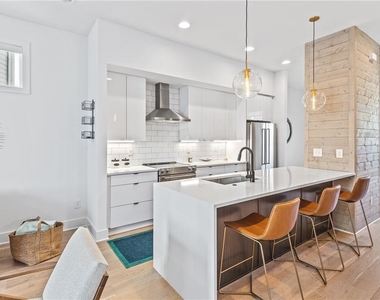 2424 Memorial Drive Se - Photo Thumbnail 8