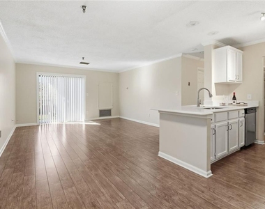 300 Johnson Ferry Road Ne - Photo Thumbnail 3