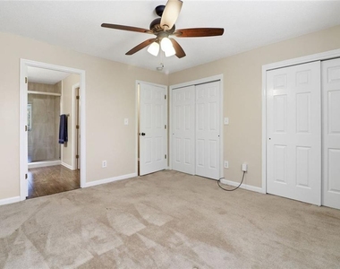300 Johnson Ferry Road Ne - Photo Thumbnail 9