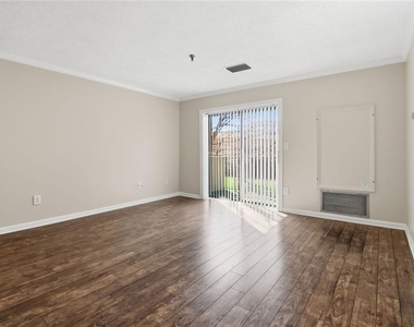 300 Johnson Ferry Road Ne - Photo Thumbnail 2