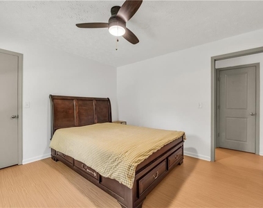 5712 Port Drive - Photo Thumbnail 23