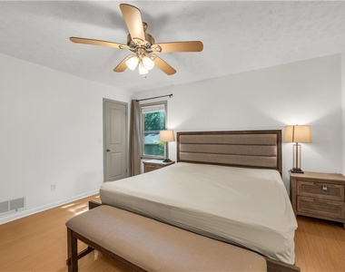 5712 Port Drive - Photo Thumbnail 17