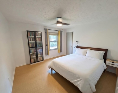 5712 Port Drive - Photo Thumbnail 8