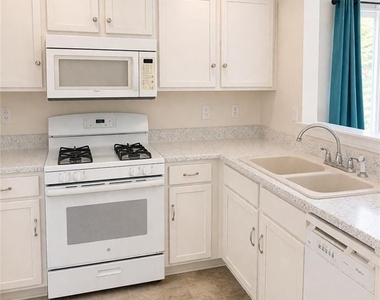 301 St Charles Avenue - Photo Thumbnail 3