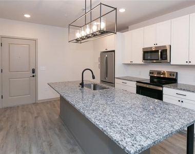 2250 Oak Road - Photo Thumbnail 4