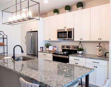 2250 Oak Road - Photo Thumbnail 5
