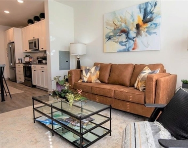2250 Oak Road - Photo Thumbnail 6