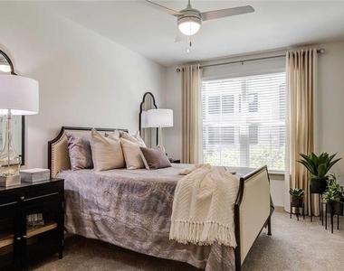 2250 Oak Road - Photo Thumbnail 9