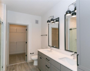 2250 Oak Road - Photo Thumbnail 14
