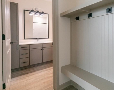 2250 Oak Road - Photo Thumbnail 18