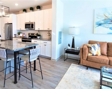 2250 Oak Road - Photo Thumbnail 8
