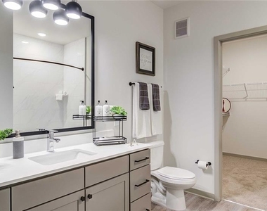 2250 Oak Road - Photo Thumbnail 12