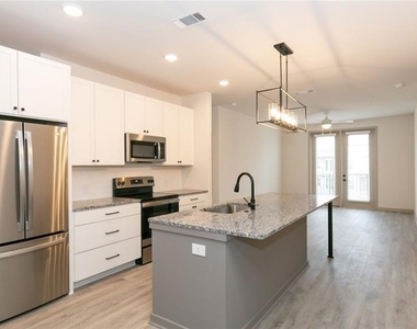 2250 Oak Road - Photo Thumbnail 3