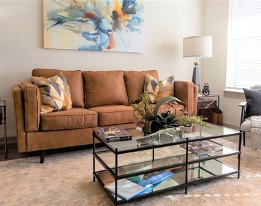 2250 Oak Road - Photo Thumbnail 7