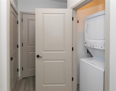 2250 Oak Road - Photo Thumbnail 16