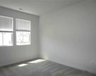 5234 Mulberry Creek Way - Photo Thumbnail 2