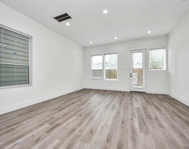 5402 Margarita Street - Photo Thumbnail 12