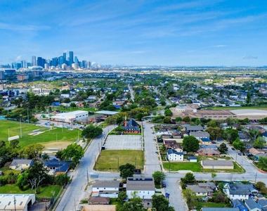 5402 Margarita Street - Photo Thumbnail 2