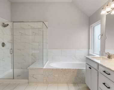 1524 N Blue Bonnet Lane - Photo Thumbnail 12