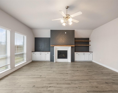 1524 N Blue Bonnet Lane - Photo Thumbnail 17