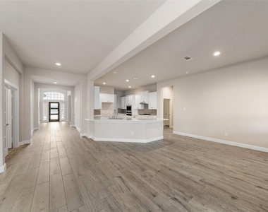 1524 N Blue Bonnet Lane - Photo Thumbnail 15