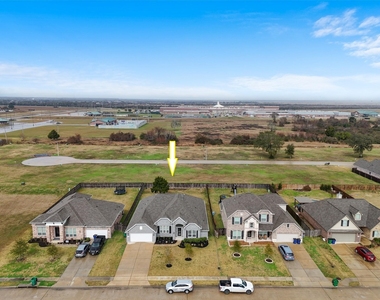 1524 N Blue Bonnet Lane - Photo Thumbnail 3
