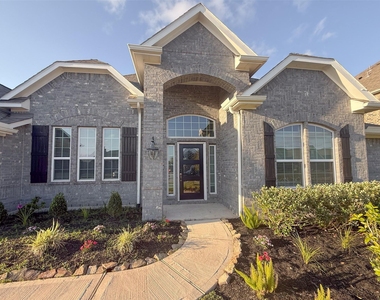 1524 N Blue Bonnet Lane - Photo Thumbnail 2