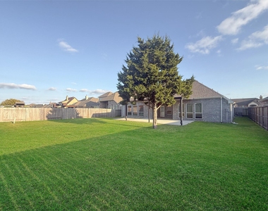 1524 N Blue Bonnet Lane - Photo Thumbnail 8