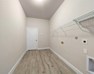 1524 N Blue Bonnet Lane - Photo Thumbnail 33
